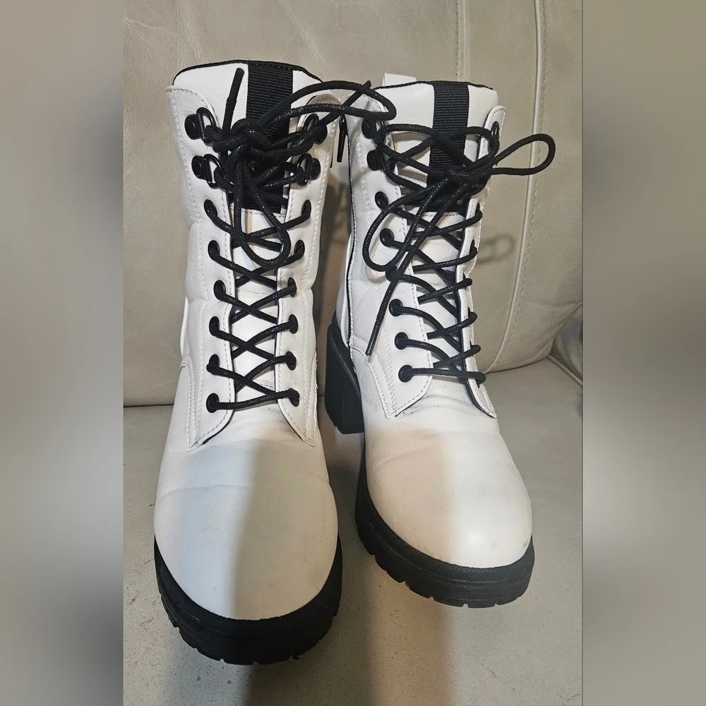 ❤️💜Mia Pennelopie White Combat Plataform Boots‎ Sz 6.5 Women’s.❤️💜